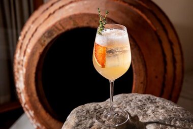 Aegean-spritz-at-Estiatorio-Milos.-Photo-by-Lizzie-Munro-courtesy-of-Estiatorio-Milos-696x473.jpg