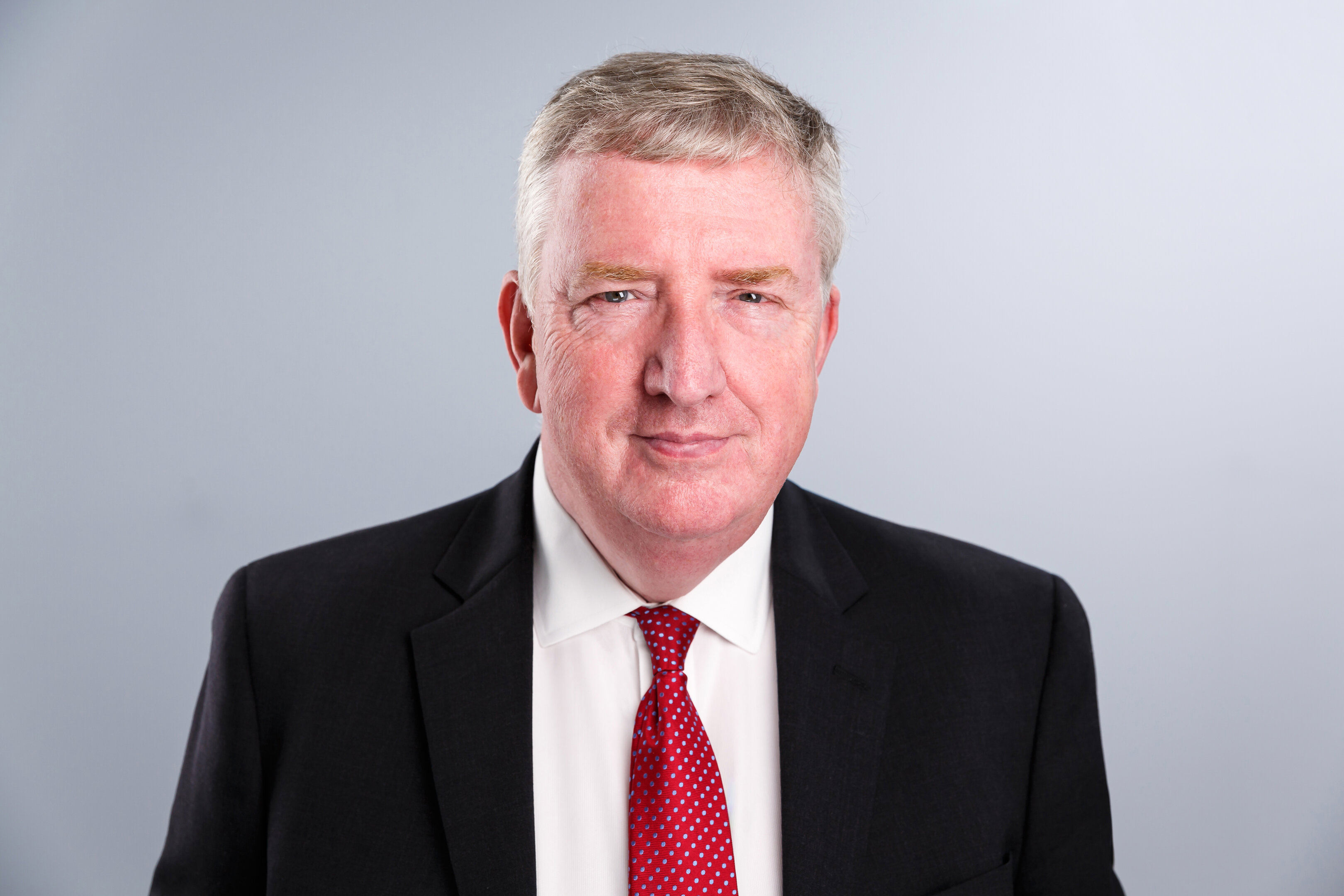 Stephen Travers Headshot.jpg